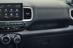 HYUNDAI VENUE thumbnail 1