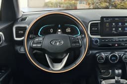 HYUNDAI VENUE thumbnail 2